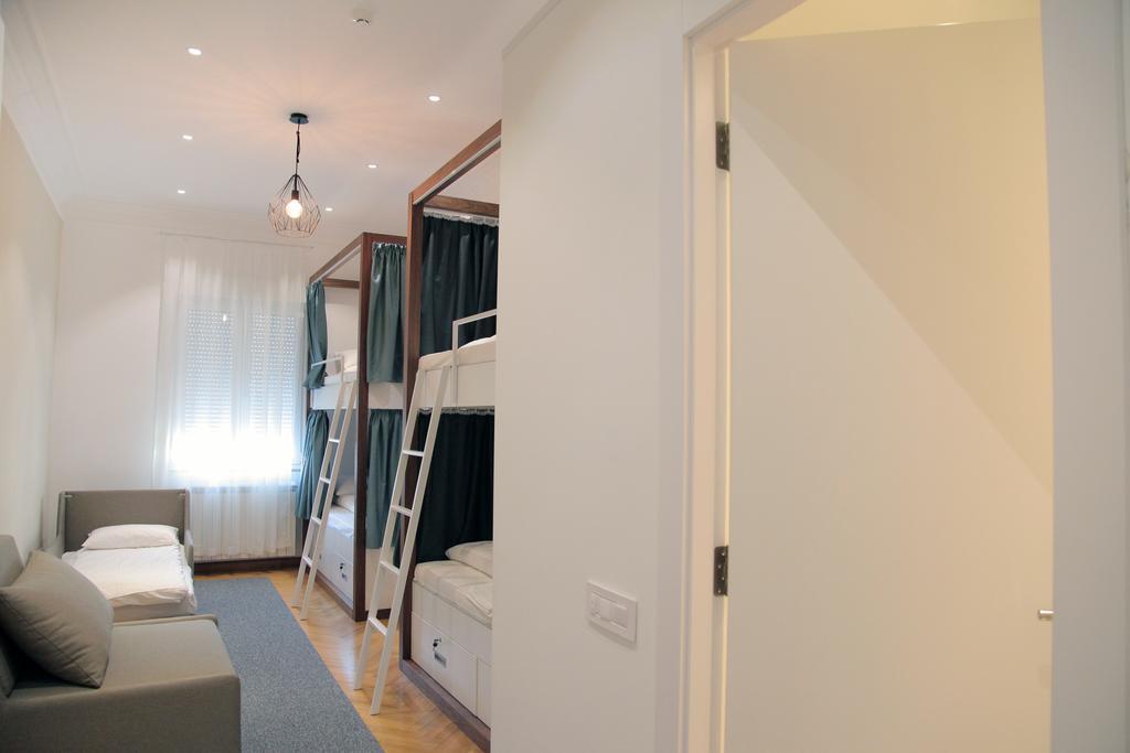 Hostel Karavan Inn Белград Стая снимка