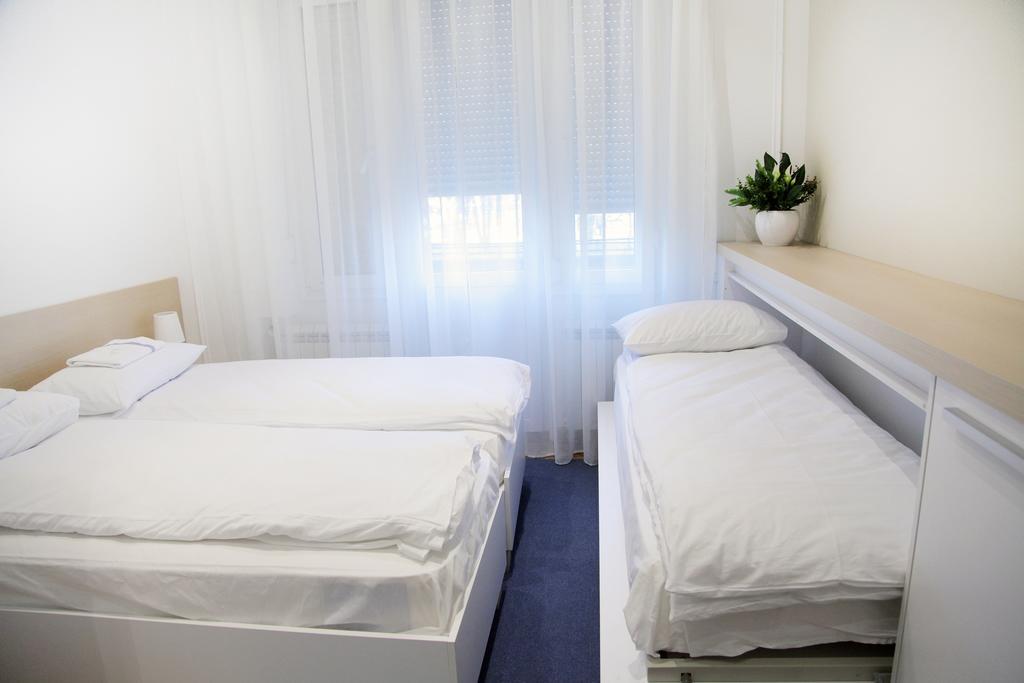 Hostel Karavan Inn Белград Стая снимка